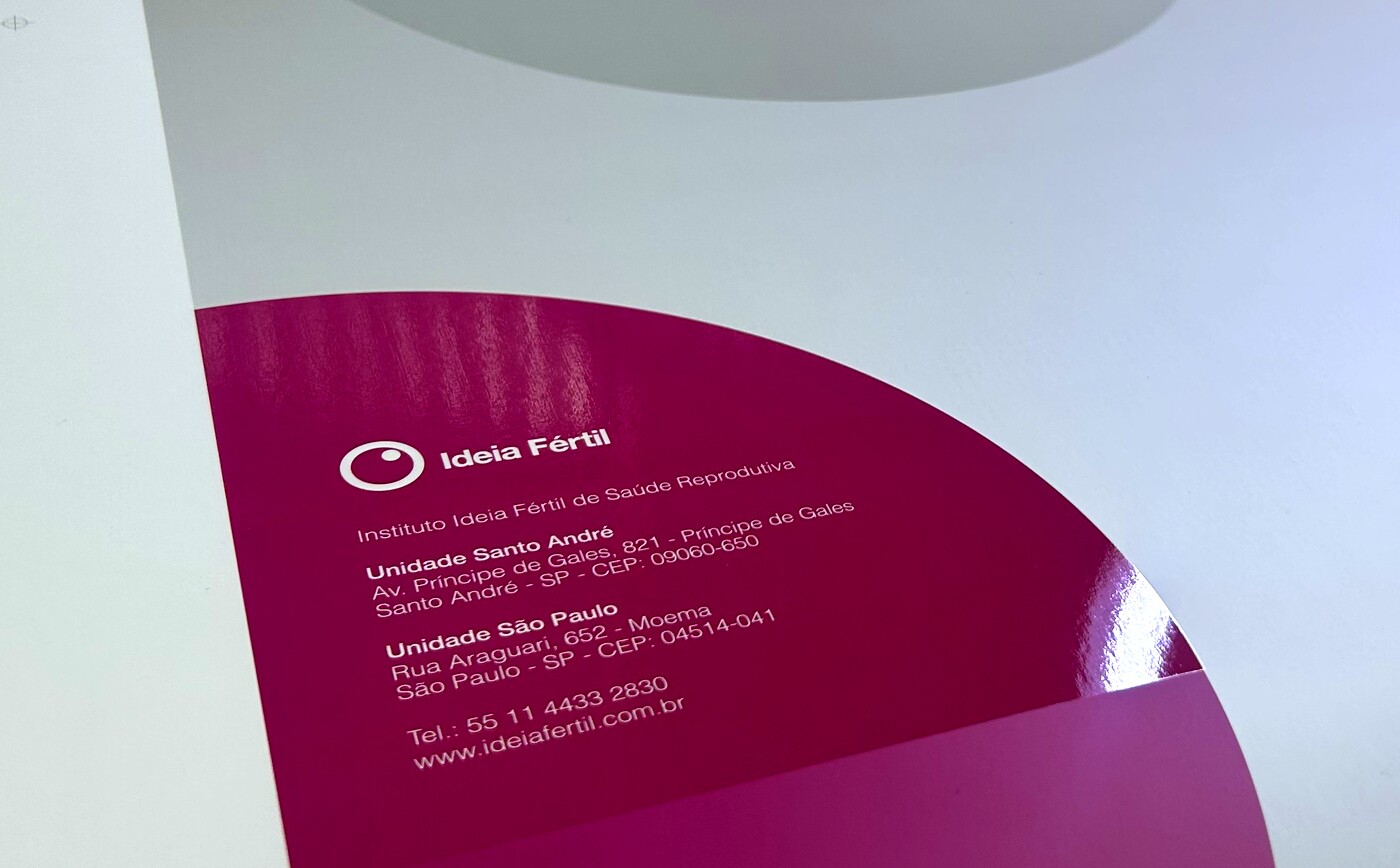Verniz UV Reserva aplicado em material gráfico